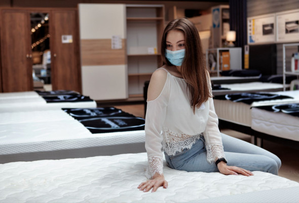 beautiful-woman-in-a-mattresses-store.jpg